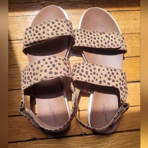 Cheetah print women's size 8 sandals